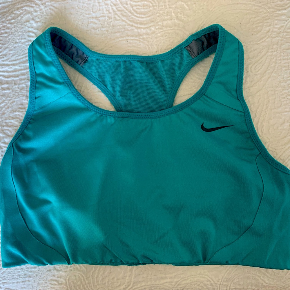 Turquoise Nike sports bra🫧